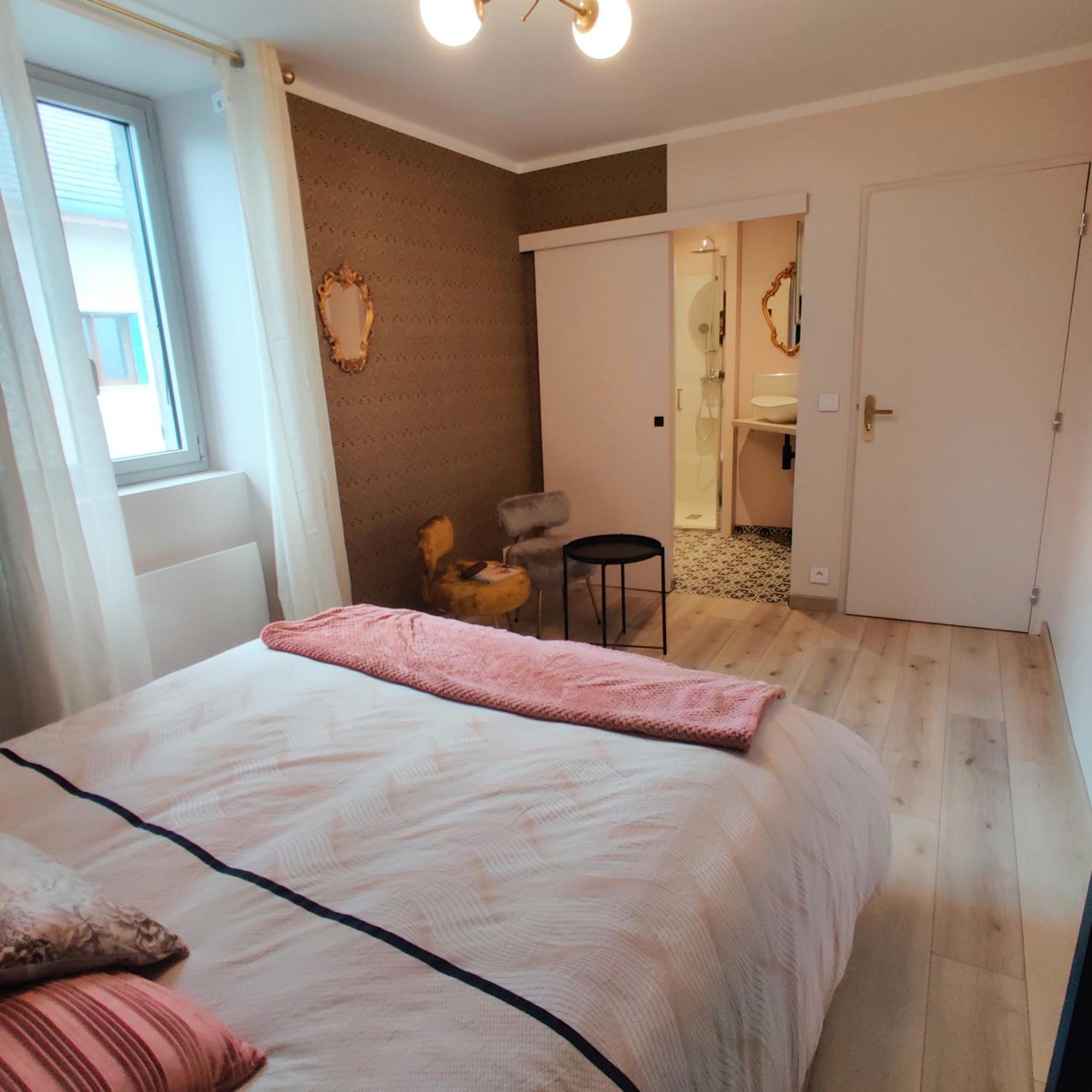 Au Coin Du Chemin Hotel Chambéry Cameră foto